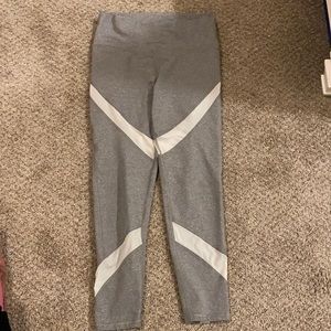 aerie leggings in grey <3